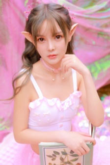 抱着儿媳妇从背后抱起来